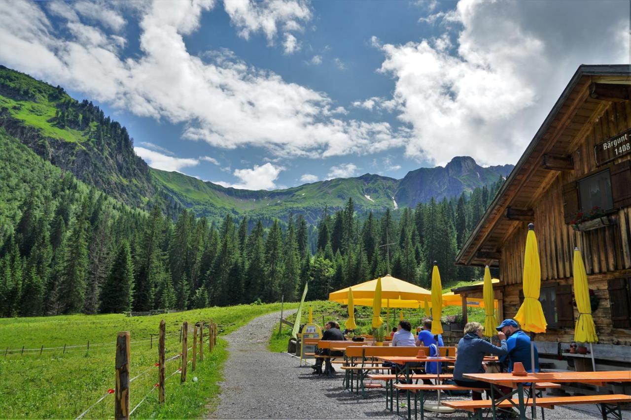 Aparthotel 333 Mit Schwimmbad Kleinwalsertal Миттелберг Экстерьер фото