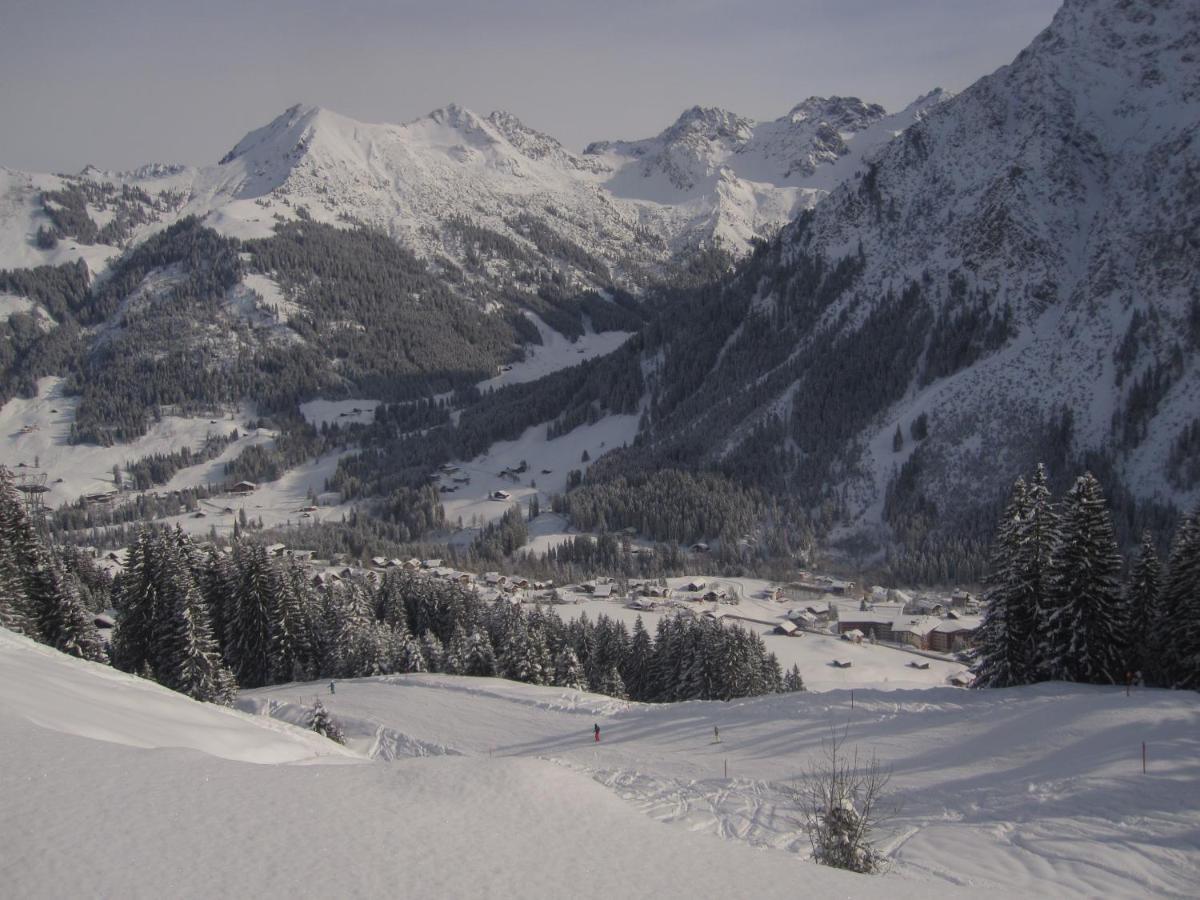 Aparthotel 333 Mit Schwimmbad Kleinwalsertal Миттелберг Экстерьер фото